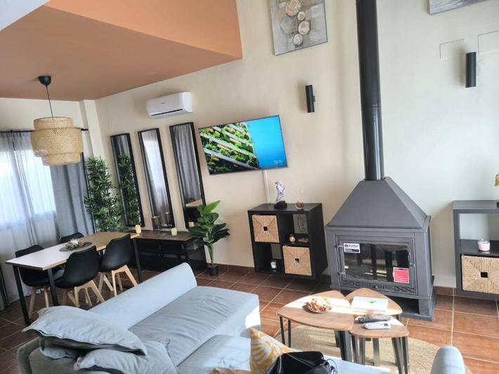 Casa rural para 4 personas, con Balcón y Terraza además de Jardín y Piscina para niños en El Garrobo