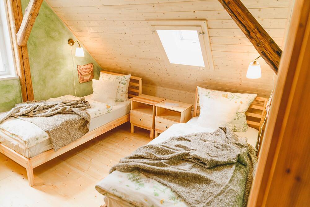 Old water tavern vacation home with summer pool, sauna and hot tub in Pegau, Burgenlandkreis