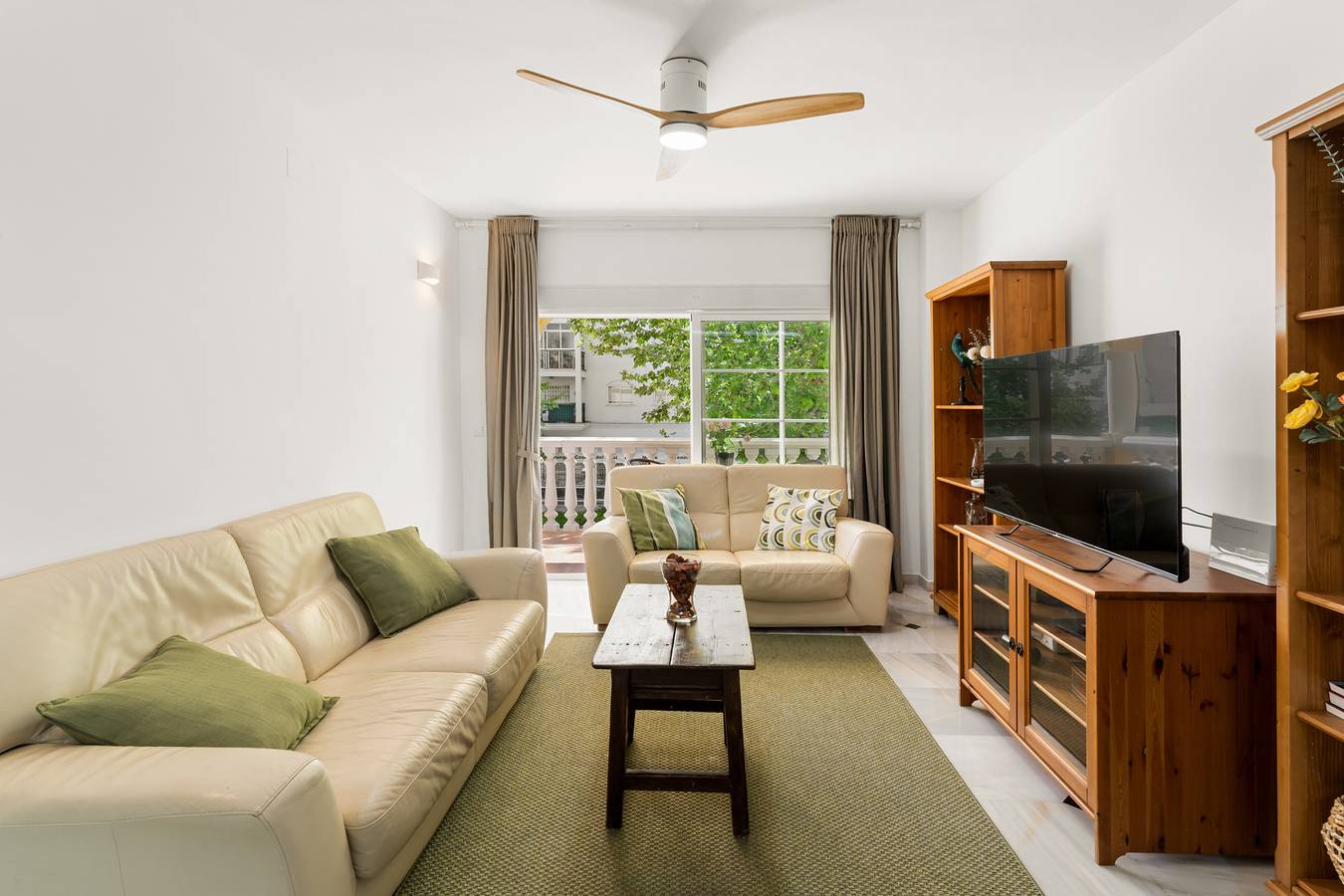 Entire apartment, Apartment 'Vacaciones En Fuengirola' with Shared Pool, Wi-Fi and Air Conditioning in Fuengirola Centre, Fuengirola