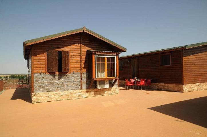 Location de vacances pour 3 personnes, avec Terrasse et Jardin ainsi que Piscine et Vue dans Crespos