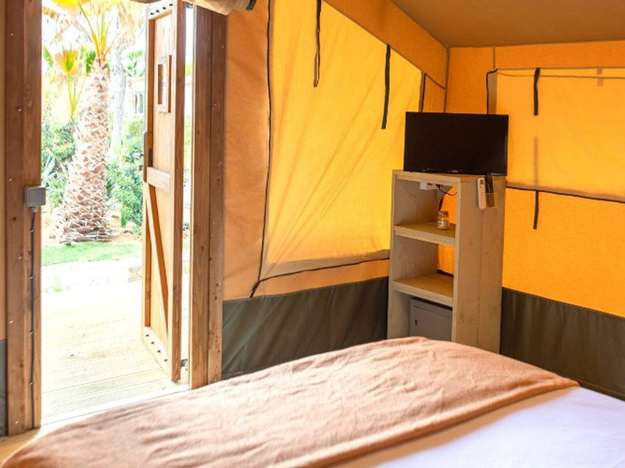 Bungaló de lona con terraza para 2 personas in Platja de la Conca (Malgrat de Mar), Malgrat de Mar