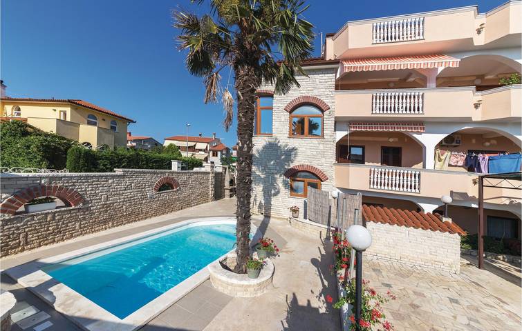 Gîte pour 5 personnes, avec terrasse à Pula - 3