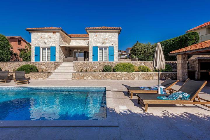 Villa für 12 Personen, mit Pool und Terrasse sowie Garten, mit Haustier in Malinska - 4