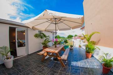 Gîte pour 7 personnes, avec vue et jardin dans Le Quatorzieme