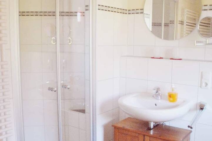 Luxusferienhaus am See, Bootssteg, behindertengerecht und Allergiker freundlich in Großefehn, Landkreis Aurich
