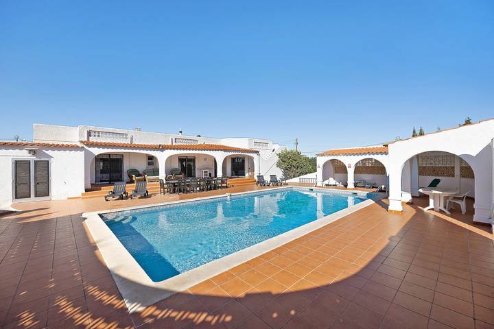 Ferienhaus für 9 Personen, mit Balkon und Garten in Lagoa