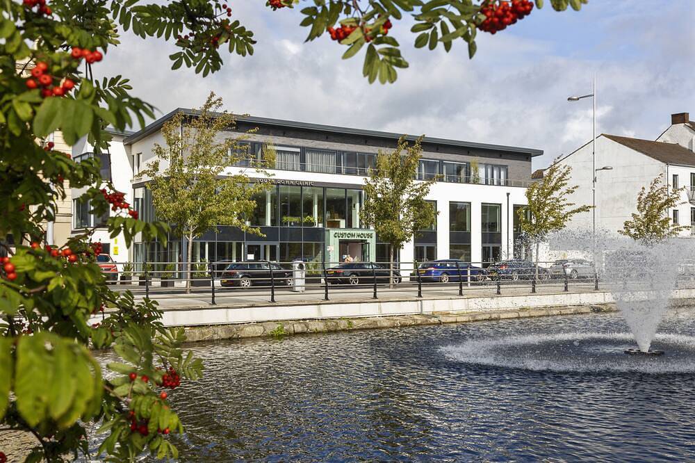 Entire apartment, Rooftop city centre location, luxury styling and superior amenities in Newry, County Armagh
