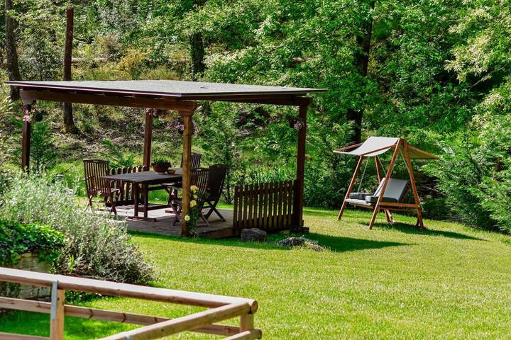 Agriturismo per 4 persone, con idromassaggio e giardino nonché piscina in Scandicci