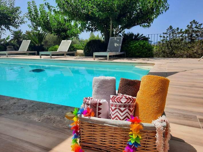 Location de vacances pour 8 personnes, avec Jacuzzi et Terrasse ainsi que Jardin et Piscine dans Plage de Tenutella - 4