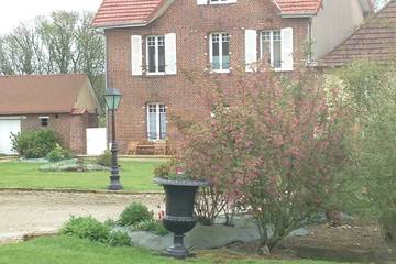 Gîte pour 10 personnes, avec terrasse et jardin, animaux acceptés à Auneuil