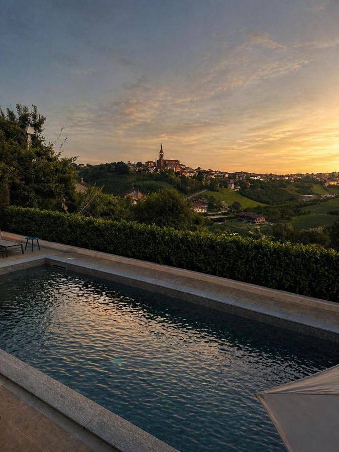 Chambre d’hôte pour 4 personnes, avec Terrasse et Jardin ainsi que Piscine et Vue à Priocca