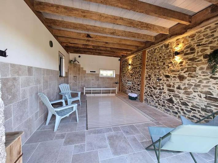 Location de vacances pour 6 personnes, avec Terrasse et Jardin ainsi que Piscine et Vue à Le Châtenet-en-Dognon