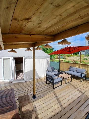 Tente pour 3 personnes, avec terrasse et piscine dans la Sarthe