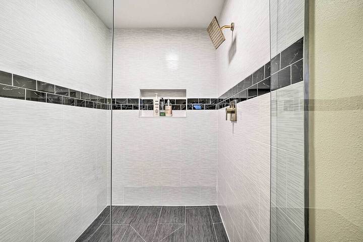 Vacation rental for 12 people, with sauna and yard as well as hot tub in Clearwater