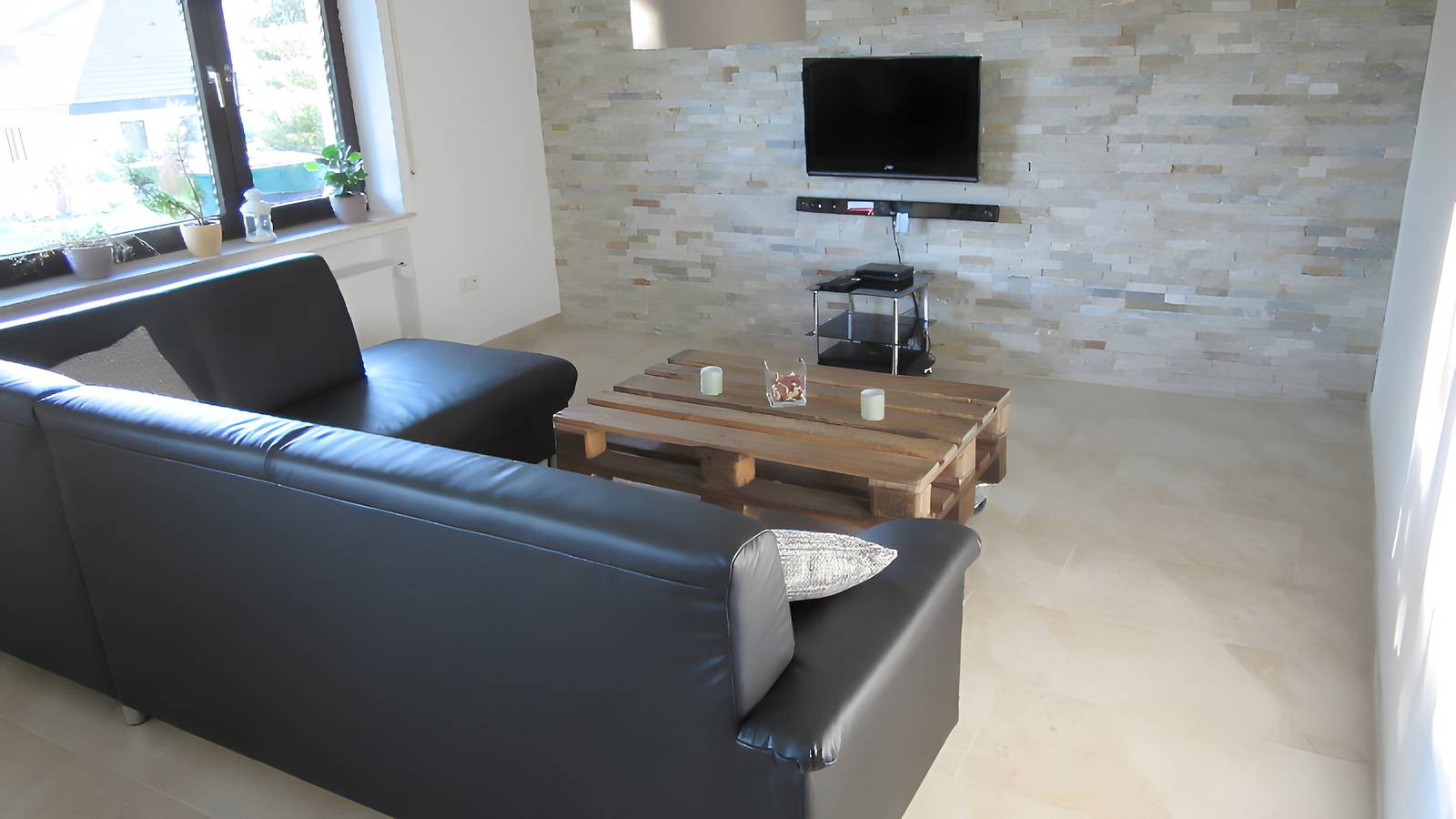 Ganze Wohnung, Ferienwohnung 'Mayer' mit Privatterrasse, Gemeinschaftsgarten und Wi-Fi in Albstadt, Neckar-Alb