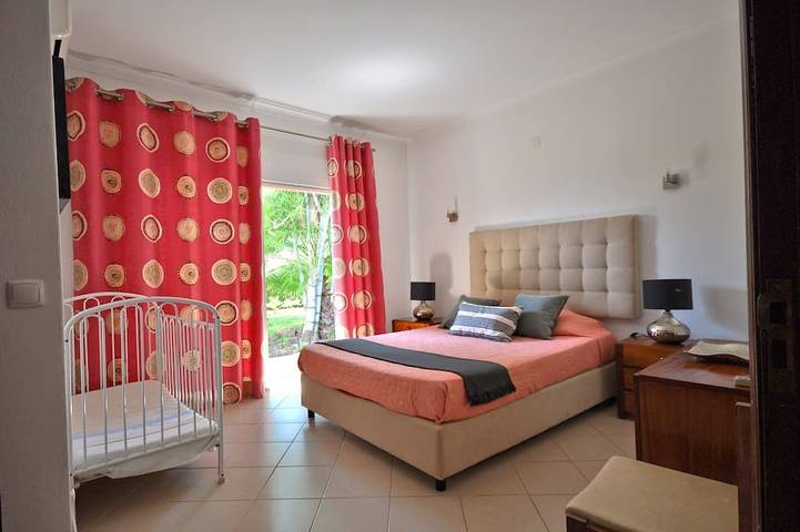 Delightful single-storey villa, private pool, free air conditioning and wifi in Quarteira, Faro Distrikt