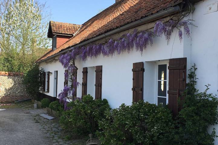 Gîte pour 8 personnes, avec terrasse et jardin à Maresville