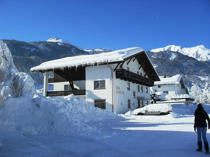 BnB, mit Balkon und Terrasse sowie Garten und Ausblick in Lermoos