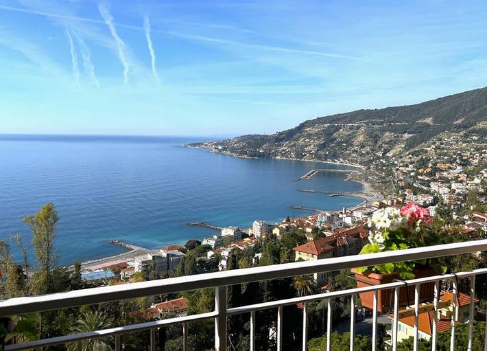Gîte pour 4 personnes, avec terrasse ainsi que jardin et vue, animaux acceptés dans Ospedaletti - 2