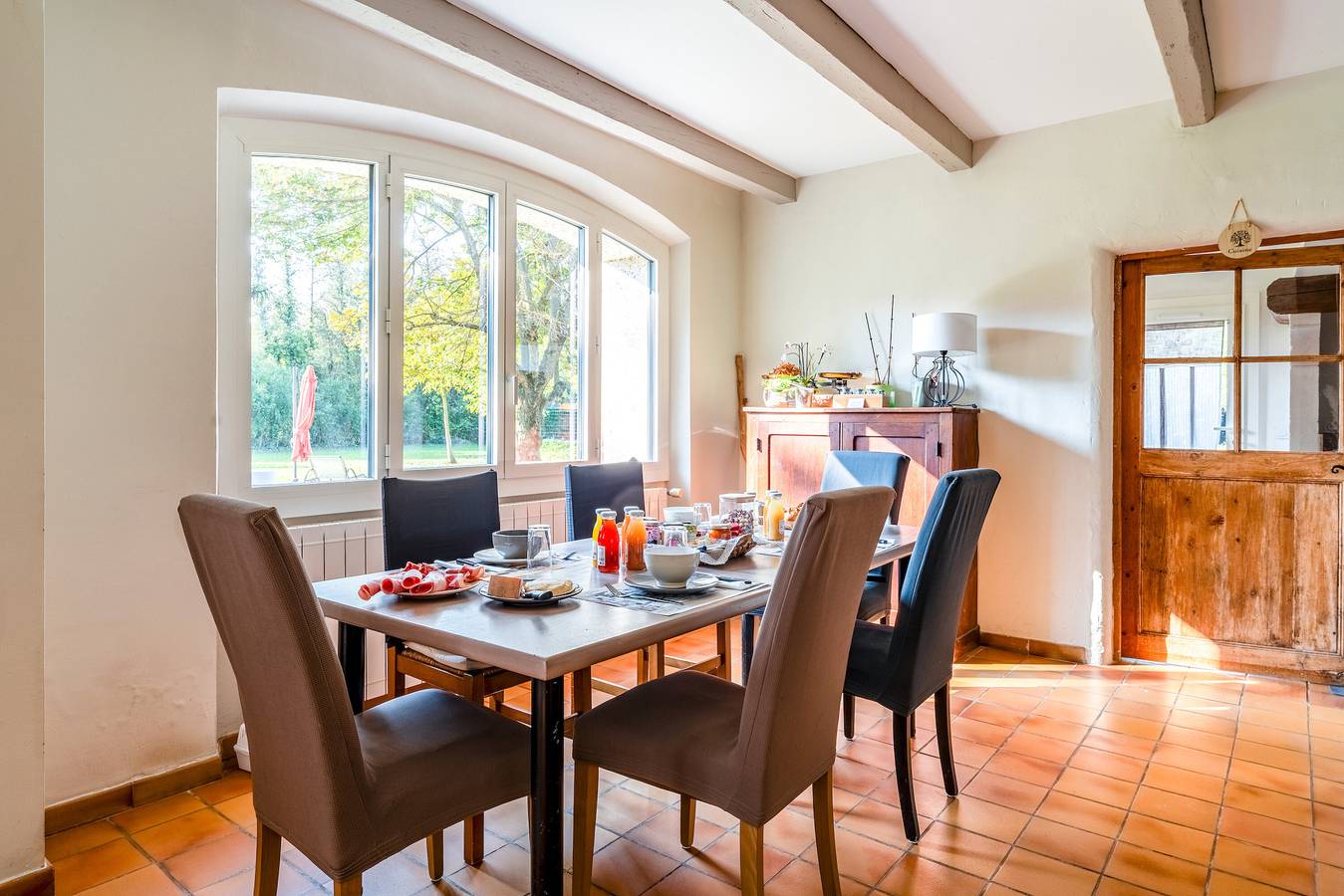 Gîte 'Le Gite Au Coin Du Feu' with Private Terrace, Wi-Fi and Air Conditioning in Cabannes, Arles region