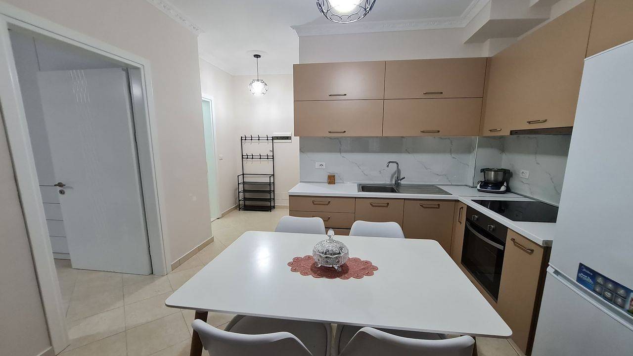 Apartamento vacacional entero, Apartamento de vacaciones para 3 personas con balcón in Vlorë (Ciudad), Vlorë