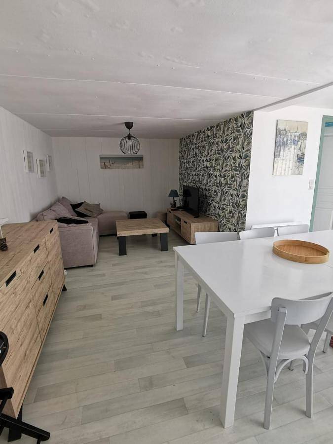 Gîte pour 11 personnes, avec piscine et jardin, adapté aux familles à Montmartin-sur-Mer - 3