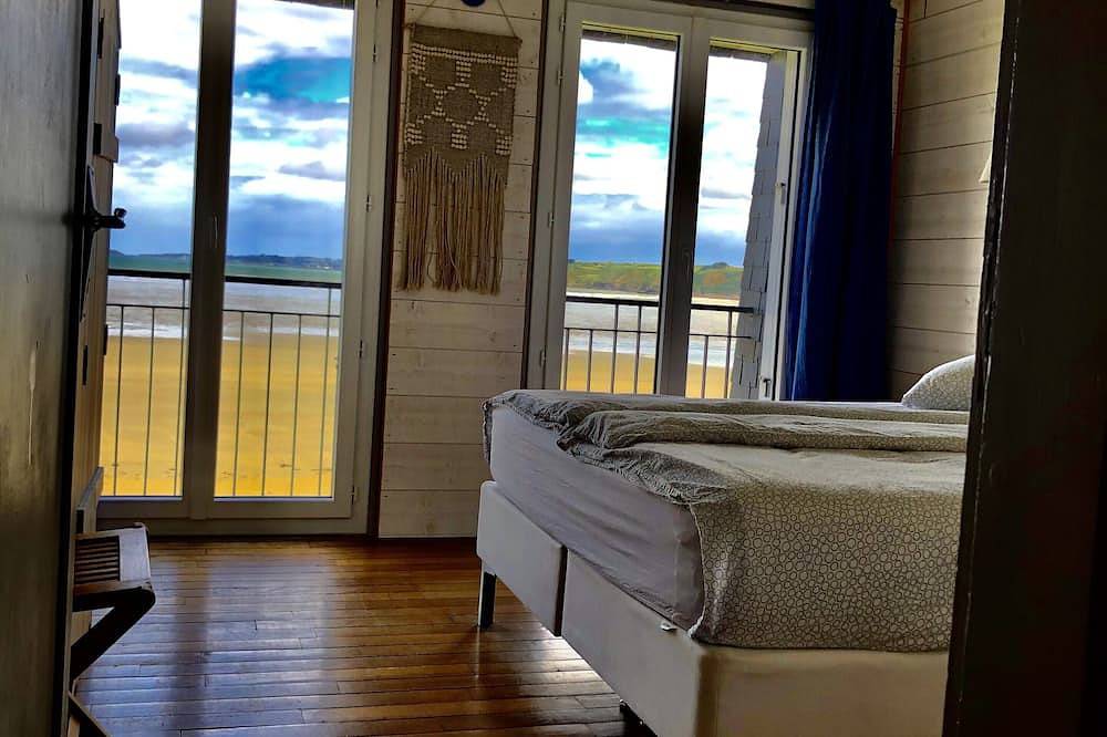 On the Magic Beach in Plestin-les-Grèves, Ceinture Dorée