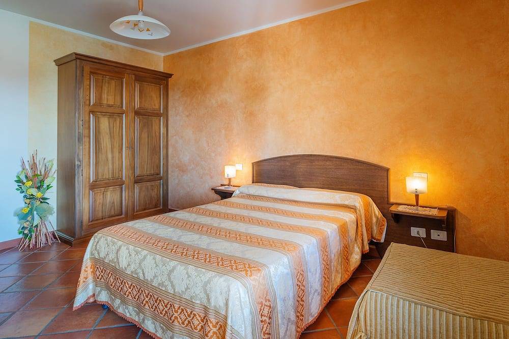 Newly restored villa with private pool for up to 14 people near Sorrento  in Vico Equense, Monti Lattari