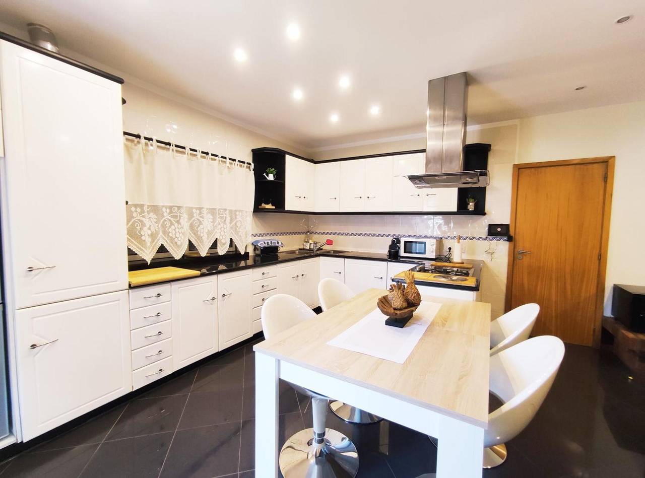 Apartamento inteiro, Andar moradiat3 'Casa Da Veiga' com vista mar, varandas e Wi-Fi in Seixas, Distrito de Viana do Castelo