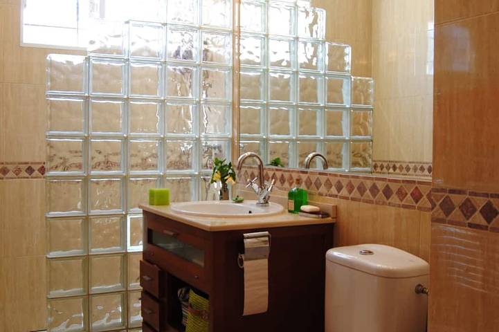 Belle villa de 3 chambres avec appartement privé et piscine privée à proximité des plages in Cala Saladeta, Sant Antoni de Portmany