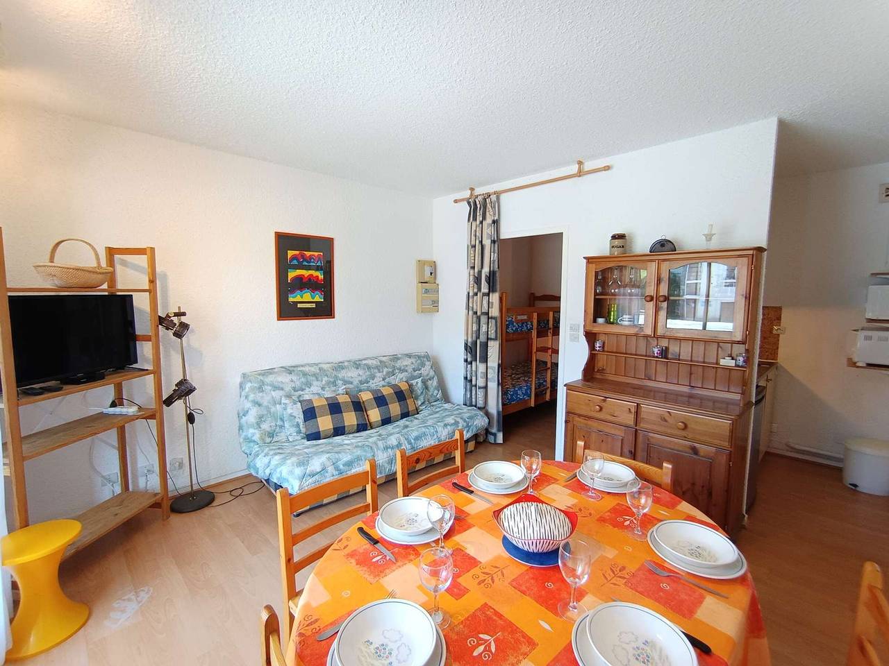 Entire studio, Cozy Studio Cabine for 6 at Pla d'Adet - Balcony, Parking, Ski Locker in Saint-Lary-Soulan, Pyrenees National Park