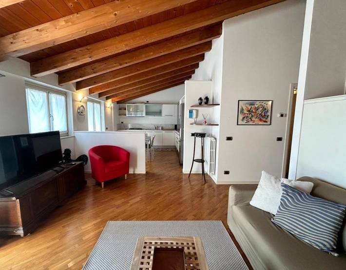 Apartamento de vacaciones para 5 personas, con terraza además de piscina y vistas al lago - 1