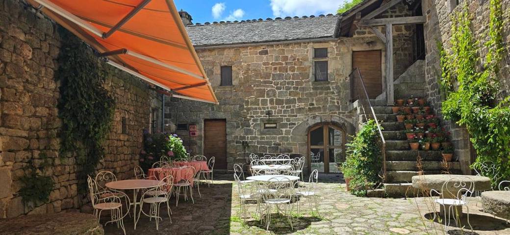 Hôtel pour 3 personnes, avec vue ainsi que jardin et terrasse dans Château de La Garde-Guérin