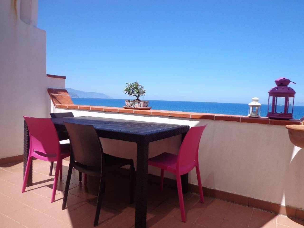 Ganze Wohnung, Charmante Wohnung in Marchesana mit Terrasse in Terme Vigliatore, Messina Provinz