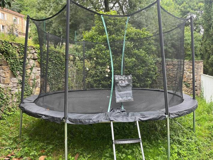 Gîte pour 3 personnes, avec jardin ainsi que piscine et vue, animaux acceptés à La Vernarède - 4