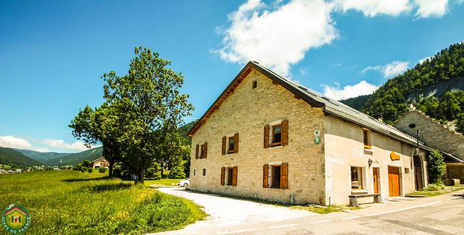 Gîte pour 12 personnes, avec Terrasse et Jardin ainsi que Sauna et Vue