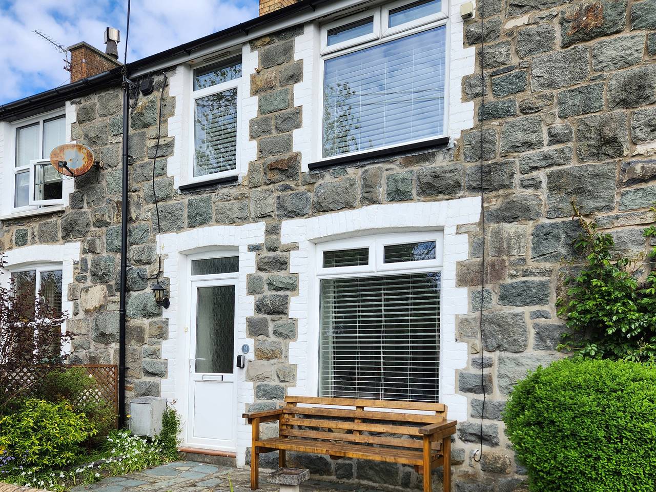 8 Arvonia Terrace in Criccieth, Gwynedd