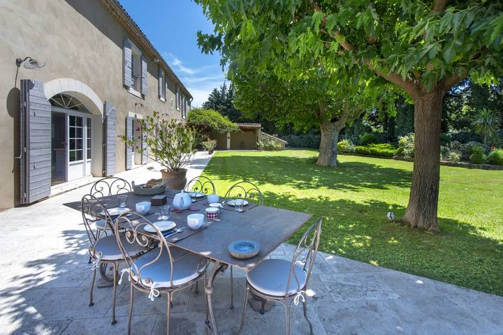 Location de vacances pour 10 personnes, avec terrasse ainsi que jardin et piscine, adapté aux familles à Cabannes - 3