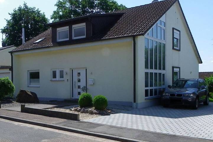 Ferienhaus für 6 Personen, mit Sauna und Garten sowie Balkon, mit Haustier in Pirmasens