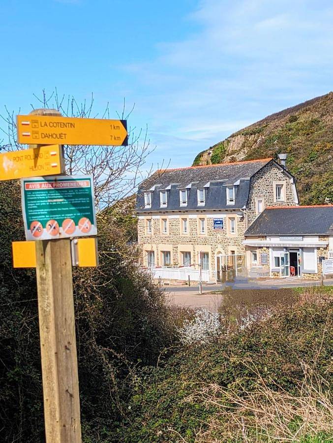 Appartement entier, One-Bedroom Apartment in La Cotentin, Lamballe-Armor