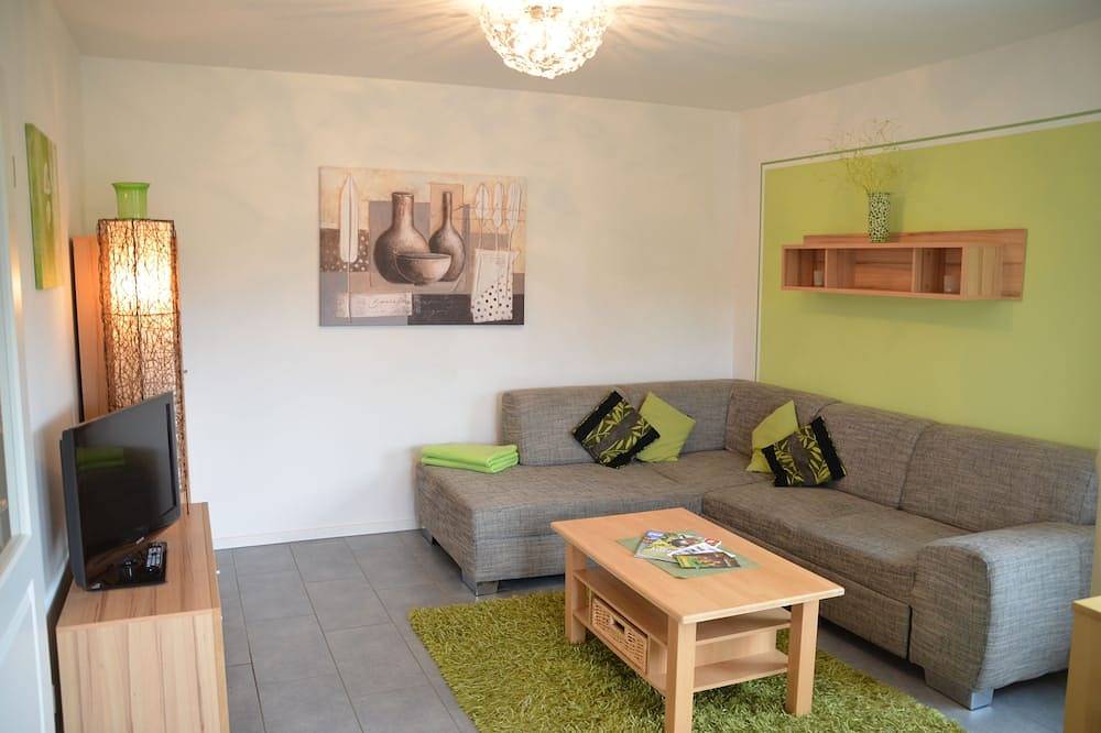 Ganze Wohnung, Haus Maria (90qm) mit zwei Schlafzimmern und Terrasse in Neunburg vorm Wald, Naturpark Oberpfälzer Wald