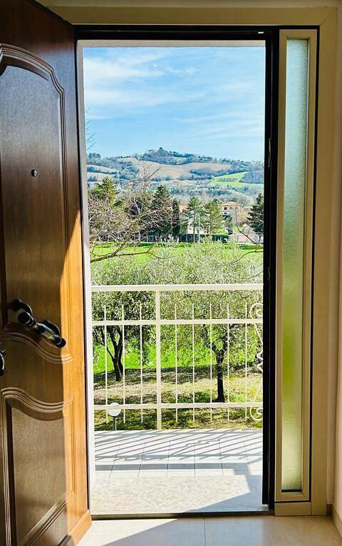 Location de vacances pour 6 personnes, avec vue et jardin à Serrungarina