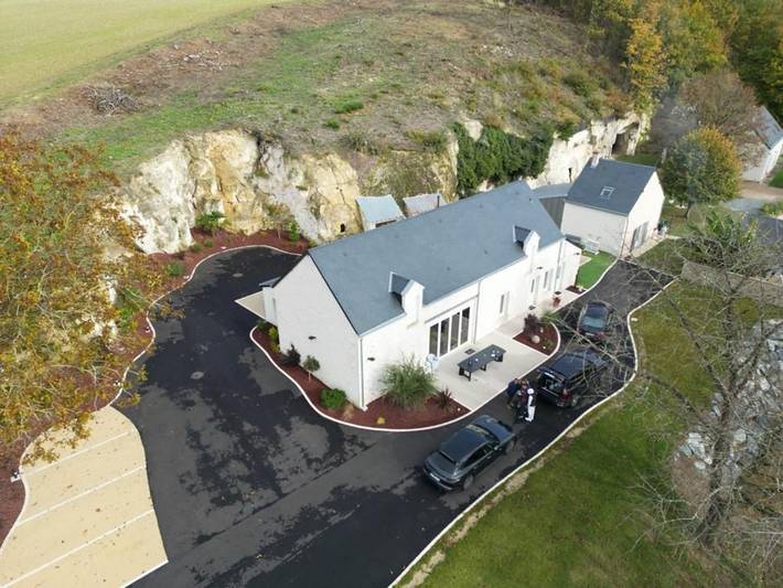 Gîte pour 13 personnes, avec Jacuzzi ainsi que Terrasse et Jardin