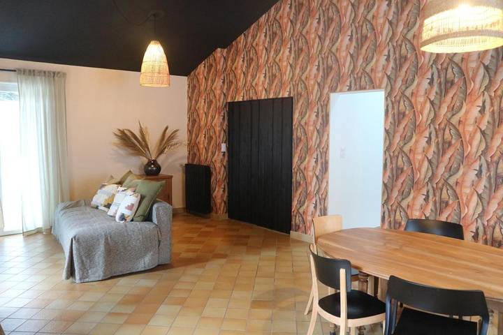 Gîte pour 4 personnes, avec jardin ainsi que vue et terrasse à Poule-les-Écharmeaux - 3