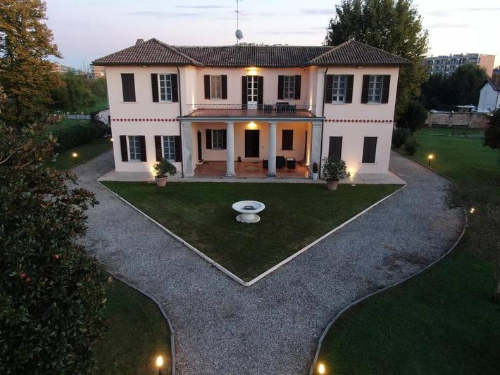 Appartamento per 4 persone, con Terrazza e Giardino nonché Panorama a Rozzano