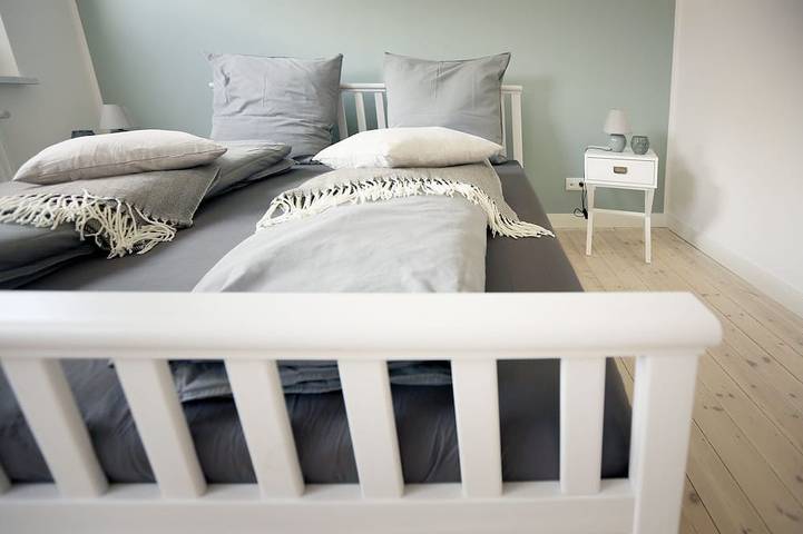 Ganze Wohnung, Ferienwohnung am Strelasund 150m bis zum Strand WLAN 250Mbits & E-Auto Anschluss in Stralsund, Stralsund Umland