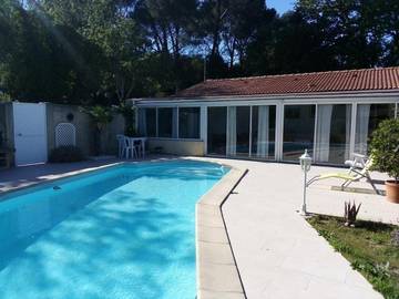 Gîte pour 6 personnes, avec piscine et terrasse à Aigues-Vives