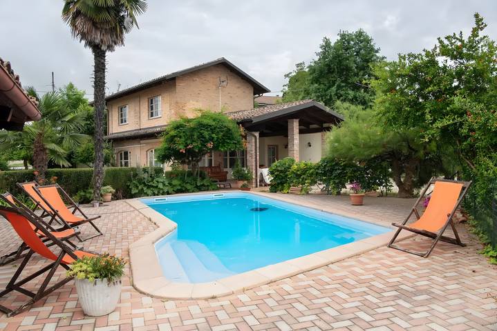 Zimmer für 3 Personen, mit Garten in Italien