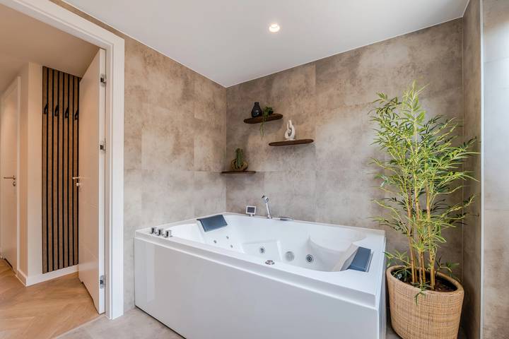 Vakantiehuis voor 4 personen, with balkon/terras and sauna as well as terras in Provincie Groningen