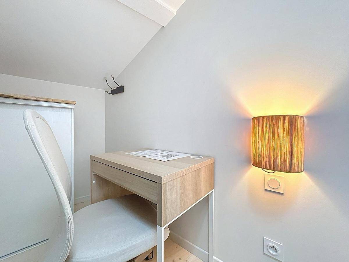 Appartement de vacances entier, Double Room with Private Bathroom in Anse, Beaujolais